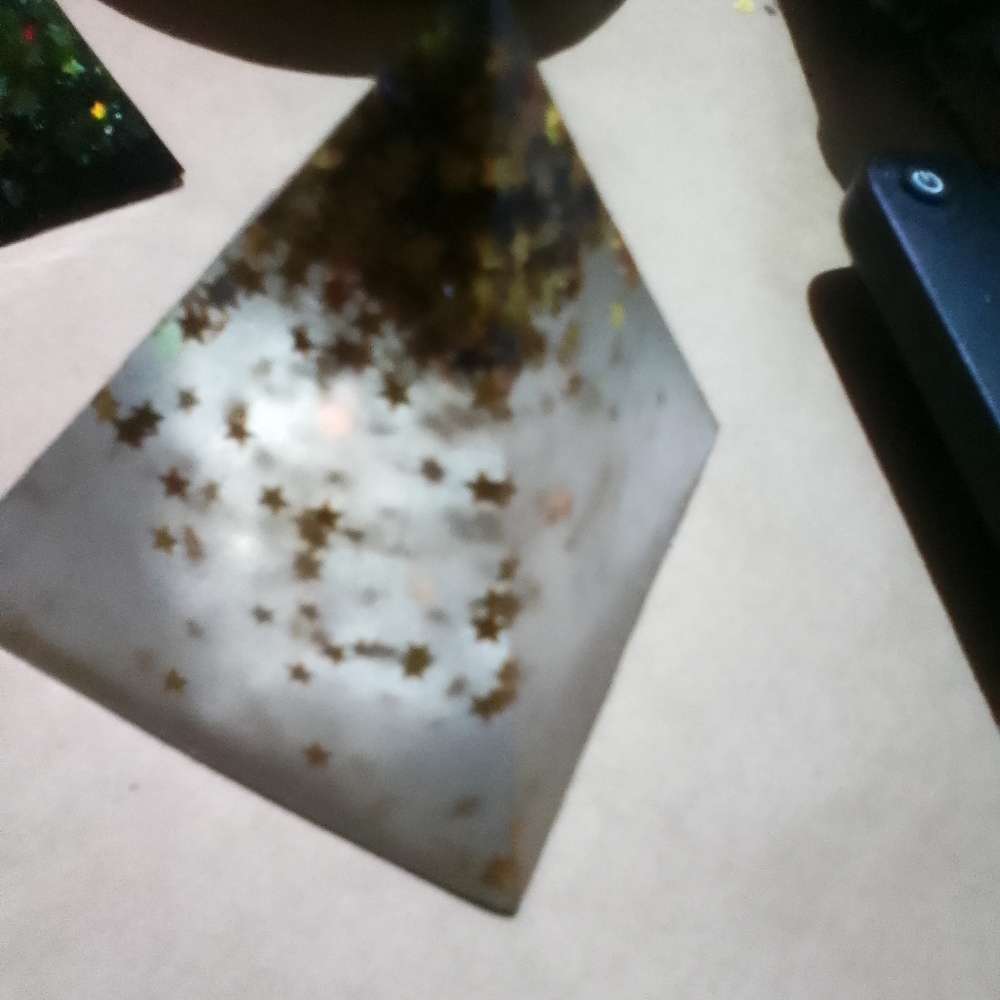 Pyramids large - Picture 1 of 2